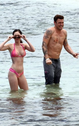 Megan renard was spotted out on the plage yesterday afternoon (June 19).