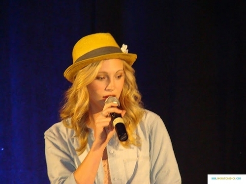  مزید pics from Candice's appearance at Bloody Night Con 2011!