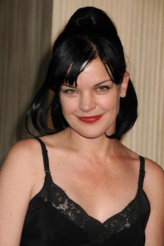  Pauley Perrette - Women In Film Crystal / Lucy Awards - Beverly Hills (2011-06-16)