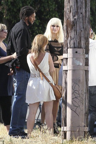  Pixie Lott goes blonde for her latest muziek video, filming in Los Angeles.