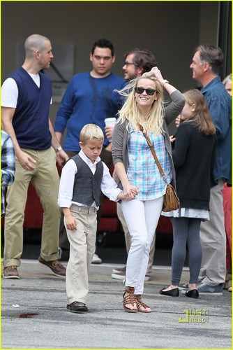  Reese Witherspoon: Father's দিন Church Service