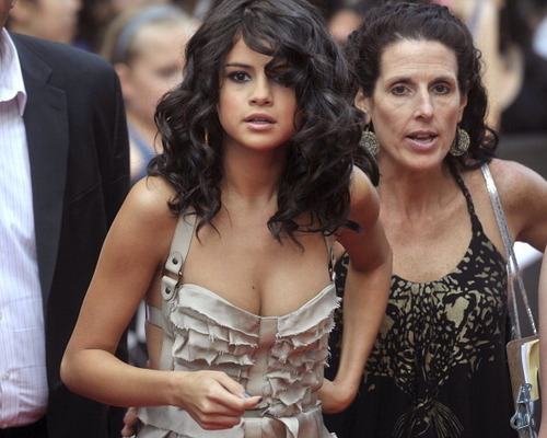  Selena - Much muziek Video Awards - June 19, 2011