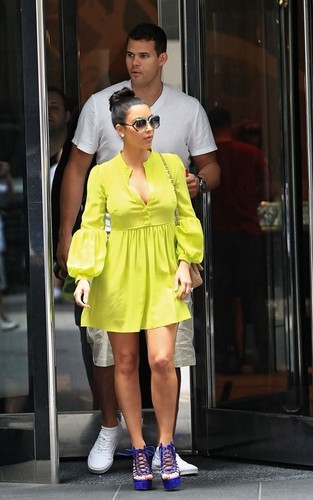  Kim Kardashian and Kris Humphries in NYC. (June 25)