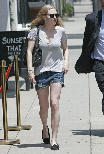  Amanda Seyfried Out For Lunch In Hollywood