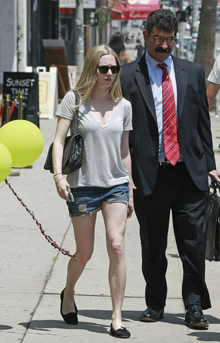  Amanda Seyfried Out For Lunch In Hollywood