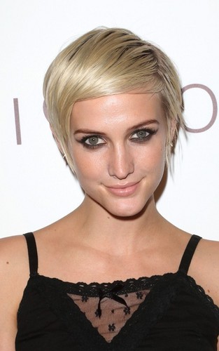  Ashlee Simpson at the I "Heart" Ronson event at JC Penney (June 21).