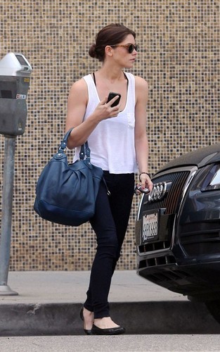  Ashley Greene out at the gym for a workout (June 22).