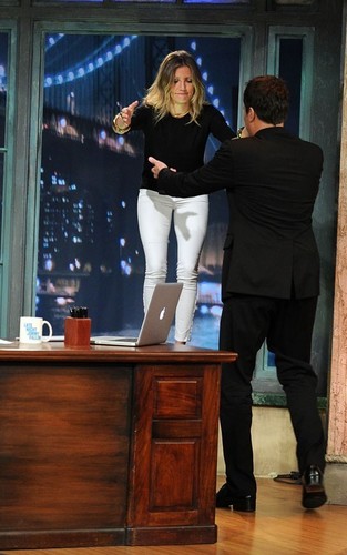  Cameron Diaz visiting "Late Night with Jimmy Fallon" (June 21).