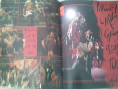  Corazon Gitano Tour [Gypsy cuore Tour] - 2011 > Tour Book Scans