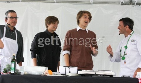  Dylan and Cole Sprouse Attend to The Bug-Chef Cook-Off Event!!