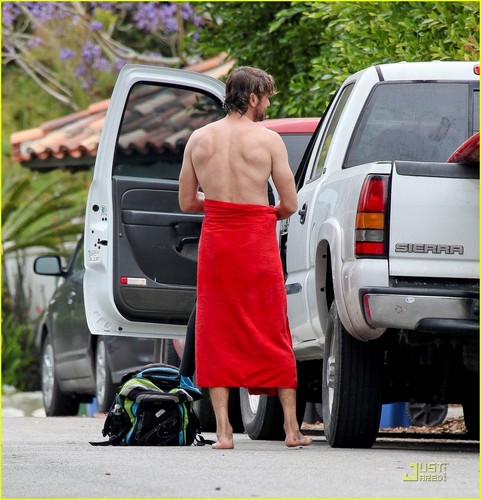 Gerard Butler: Shirtless Surfer in Malibu!