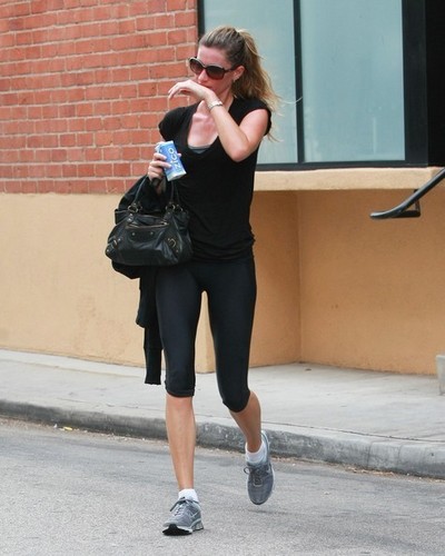  Gisele Bundchen leaves the gym in Studio City after a workout.