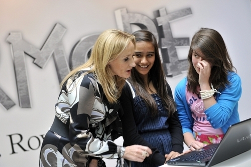  J.K. Rowling update official site on Pottermore, foto from london press launch