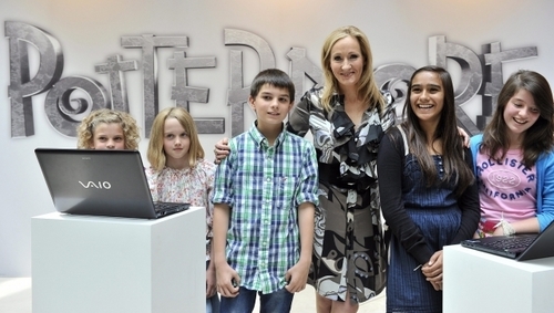  J.K. Rowling ڈیٹس اپ official site on Pottermore, تصاویر from London press launch