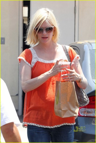 January Jones: Jon Hamm Signs On for 3 More Years of 'Mad Men'