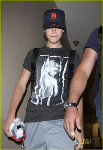  Justin Bieber: Low پروفائل at LAX