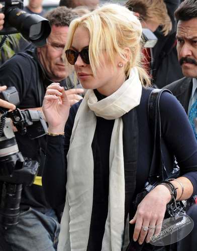  Lindsay Lohan Arriving For A Preliminary Hearing In Los Angeles