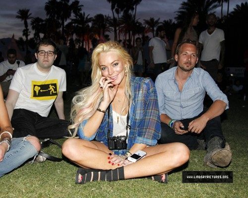  Lindsay Lohan At Coachella Valley 음악 & Arts Festival 2011