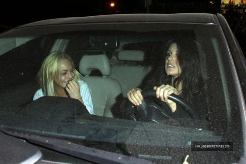  Lindsay Lohan Leaving kastilyo Marmont With Shenae Grimes