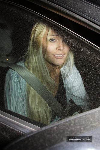  Lindsay Lohan Leaving シャトー Marmont With Shenae Grimes