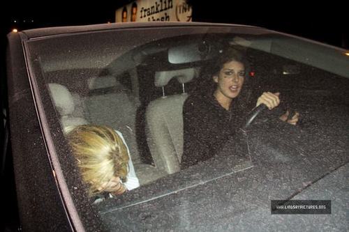  Lindsay Lohan Leaving 샤토, 샤 또 Marmont With Shenae Grimes