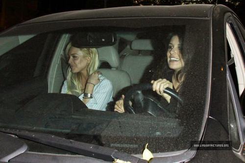  Lindsay Lohan Leaving castillo, chateau Marmont With Shenae Grimes