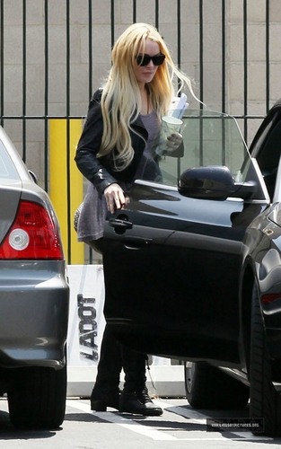  Lindsay Lohan Leaving Community Service