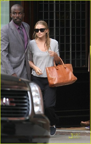  Mary-Kate & Ashley Olsen: Busy день in New York!