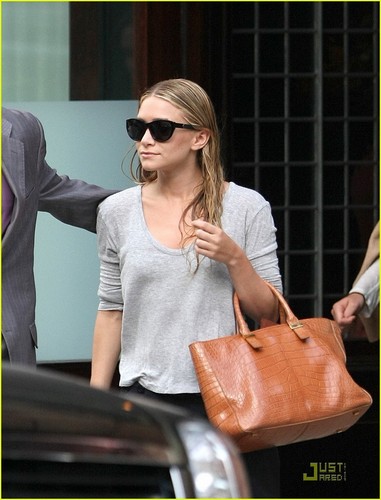  Mary-Kate & Ashley Olsen: Busy দিন in New York!