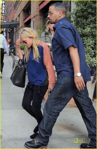  Mary-Kate & Ashley Olsen: Busy hari in New York!
