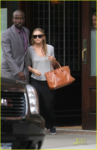  Mary-Kate & Ashley Olsen: Busy dia in New York!