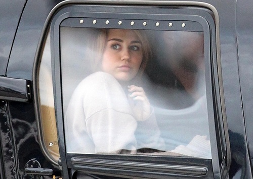  Miley - Returns to Melbourne door helicopter from Phillip Island - June 24, 2011