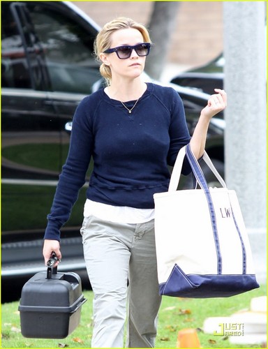  Reese Witherspoon: Art Student in Pacific Palisades
