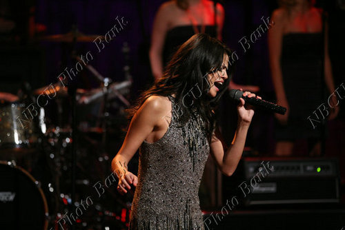  Selena - Jimmy Fallon tunjuk - June 23, 2011