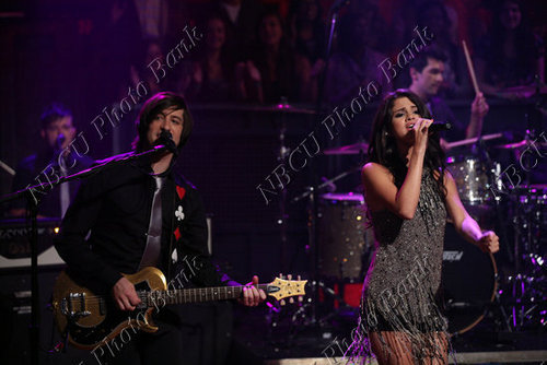  Selena - Jimmy Fallon montrer - June 23, 2011