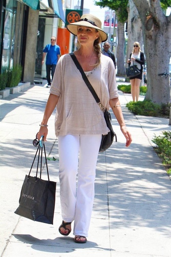  Shopping At Alice + Olivia in Beverly Hills - 05/20/11