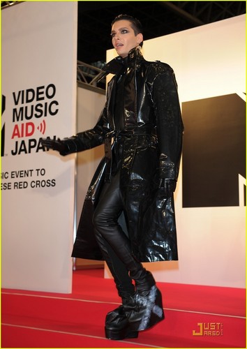  Tokio Hotel: 音乐电视 Video 音乐 Aid 日本 Performance!