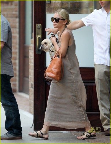  Ashley Olsen Steps Out with Pet Pooch