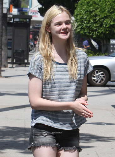  Elle Fanning heads to lunch in Hollywood, June 27