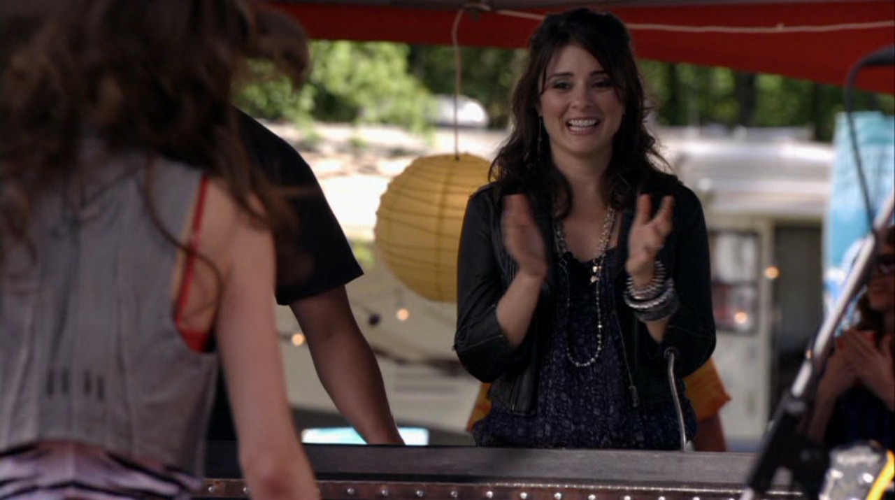 Kate Voegele on One Tree Hill / Life Unexpected Crossover 