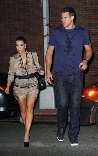  Kim out for cena with Kris Humphries in NYC.