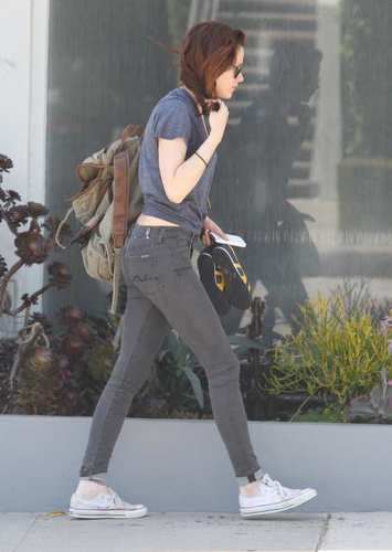  Kristen Stewart attending Yoga Class in LA