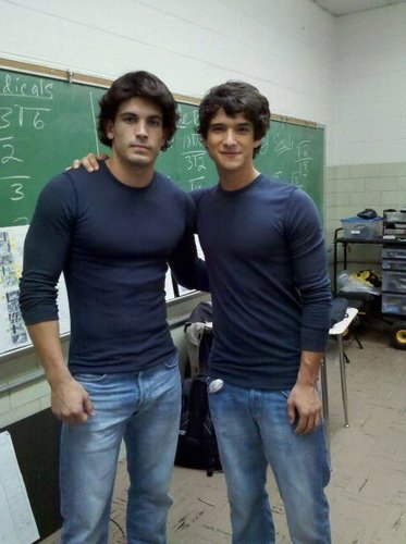  Tyler and his stunt double on set of Teen serigala