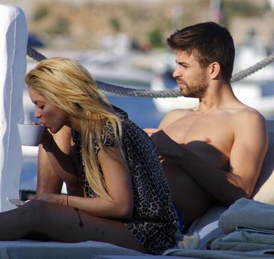  2011 Piqué in Greece with shakira !