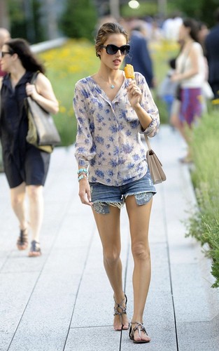  Alessandra Ambrosio cools off with a popsicle as she goes for a late afternoon stroll with familily