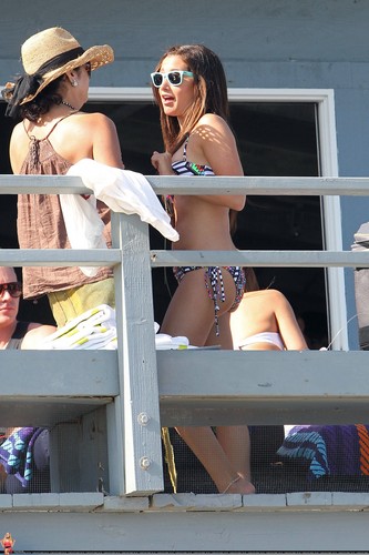 Ashley - Celebrating her 26th birthday in Malibu with Zac Efron and फ्रेंड्स - July 02, 2011 HQ