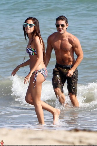  Ashley - Celebrating her 26th birthday in Malibu with Zac Efron and Những người bạn - July 02, 2011 HQ