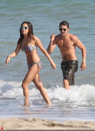  Ashley - Celebrating her 26th birthday in Malibu with Zac Efron and フレンズ - July 02, 2011 HQ