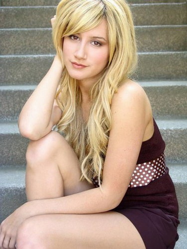  Ashley Tisdale is 26 today! Happy birthday!