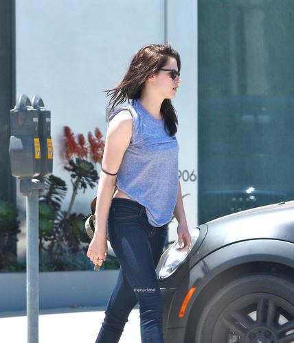  Kristen Stewart is spotted leaving the gym in West Hollywood, June 30
